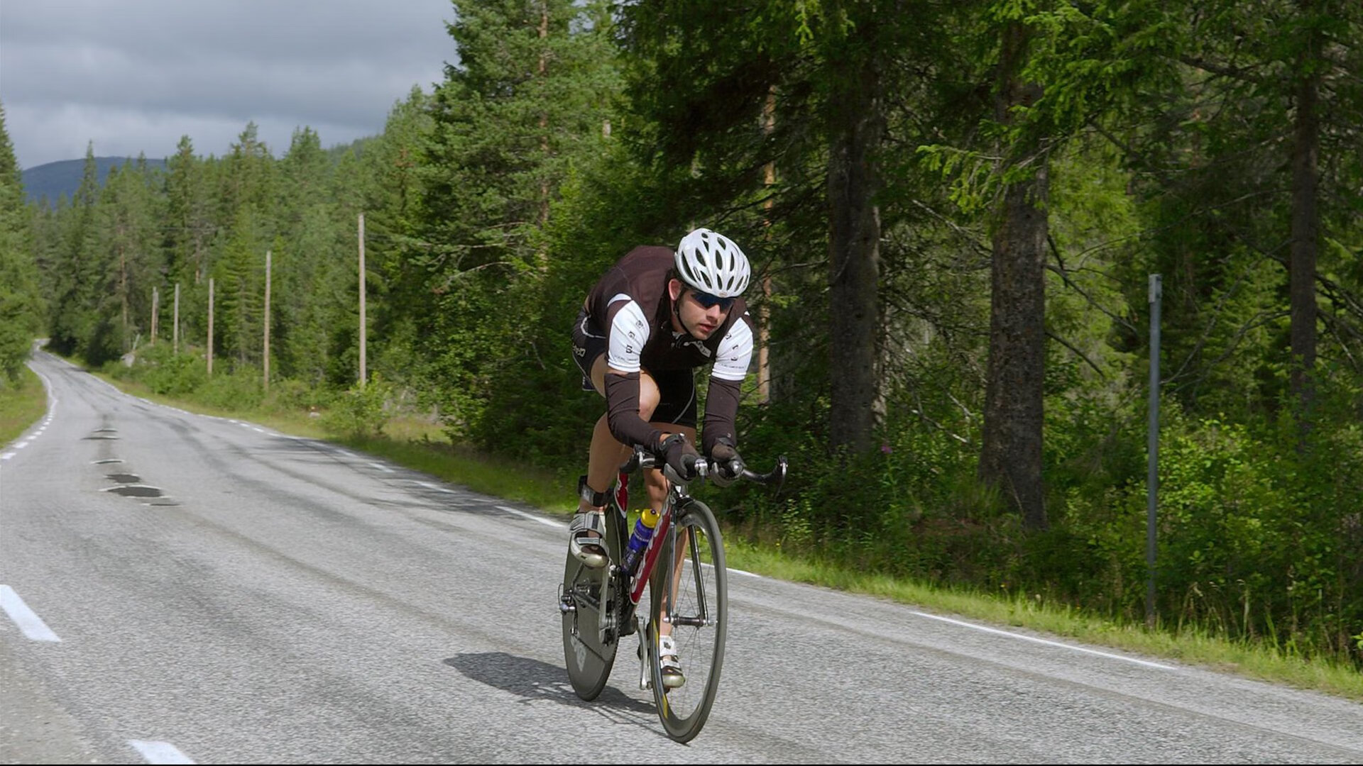 莫伊：全黑队的“前锋霸主”，凭借强力的scrum和防守为球队赢得每一次进攻机会